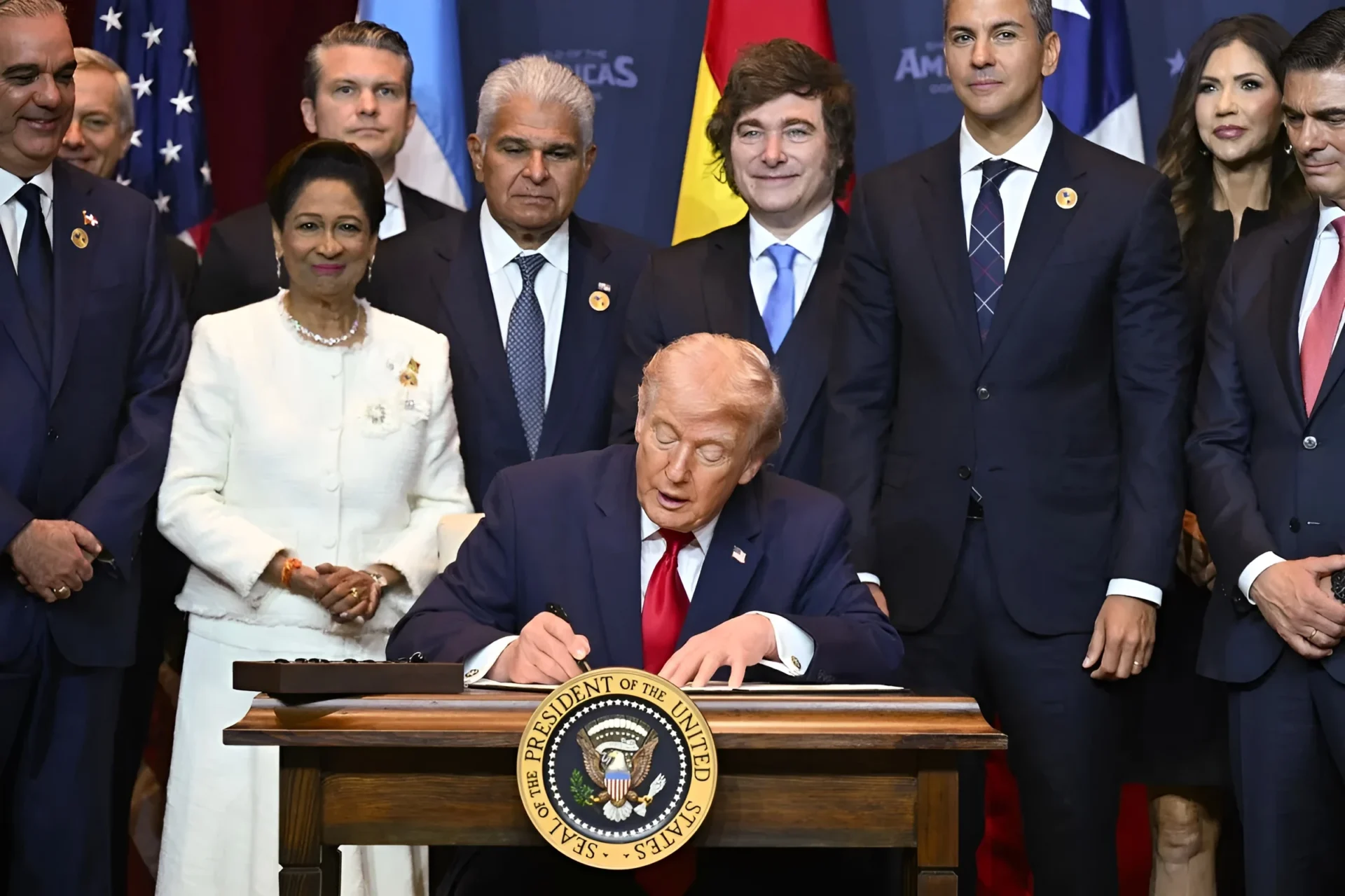 João Trump assina proclamação do Escudo das Américas foto Saul Loeb afp (1)