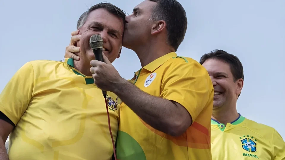 ‘01’ no clã, Flávio Bolsonaro é zero à esquerda no Senado