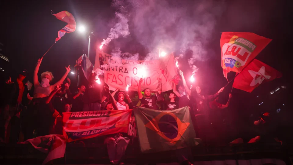 ‘Faça você mesmo’: nova geração política toma as rédeas da batalha
