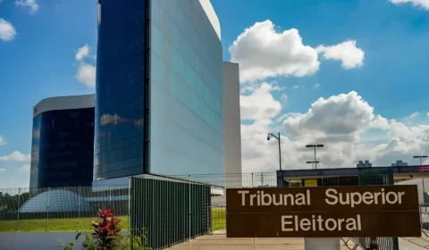 Falta de pagamento ameaça transmissão do TSE às vésperas do segundo turno