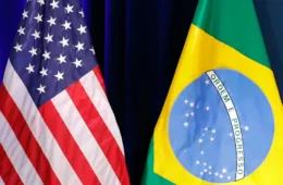 Um país subserviente (Flávio) ou um país soberano (Lula)?