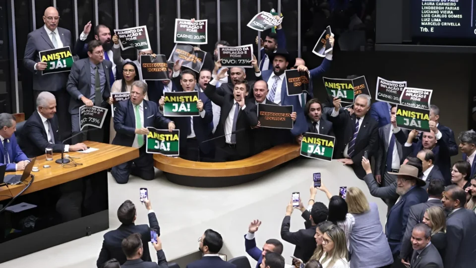 Ouço ecos do amanhã, e o amanhã será trágico