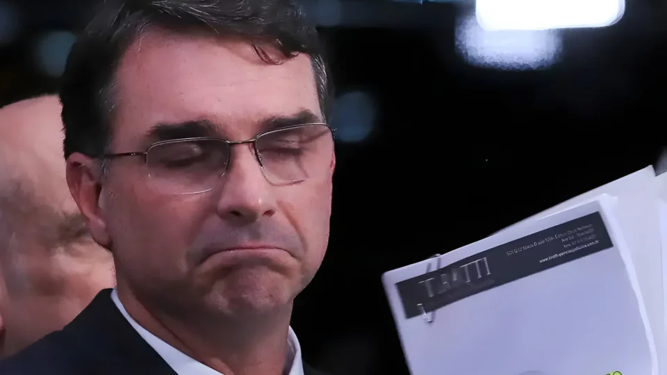 Flávio Bolsonaro não receberá nenhum voto: o paradoxo do momento